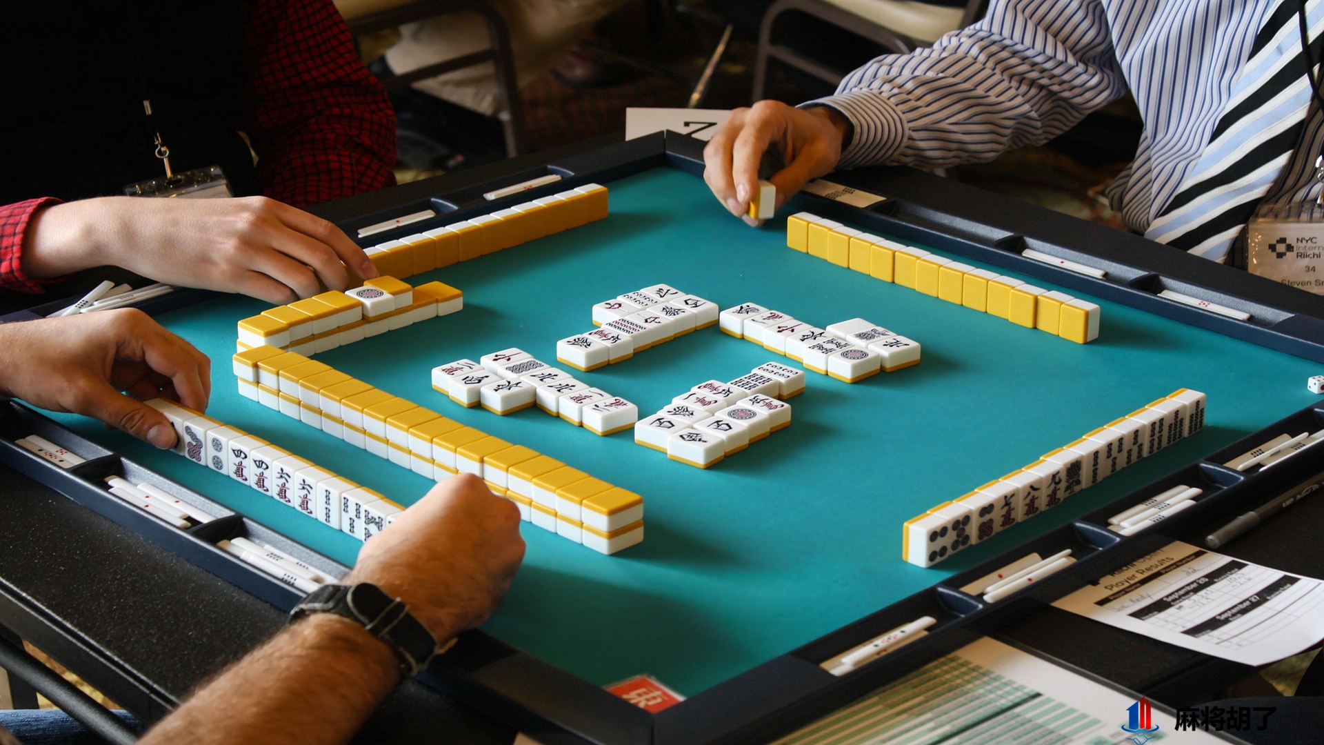 麻将胡了系列智能餐桌麻将机与人体工学棋牌椅配套方案